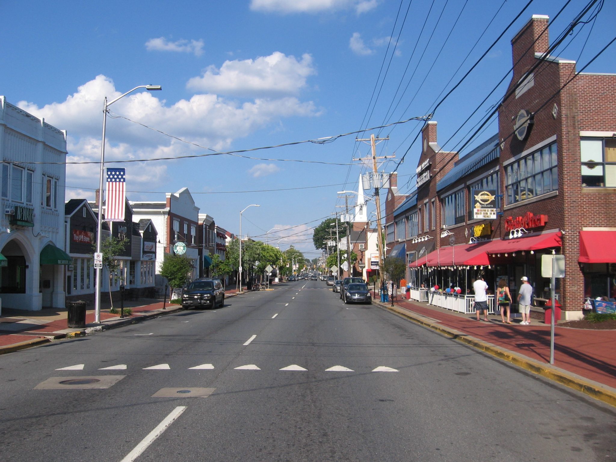 Eye-level view of a street and buildings in Newark, Delaware